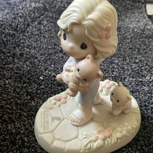 Precious Moments”holding onto hope” figurine